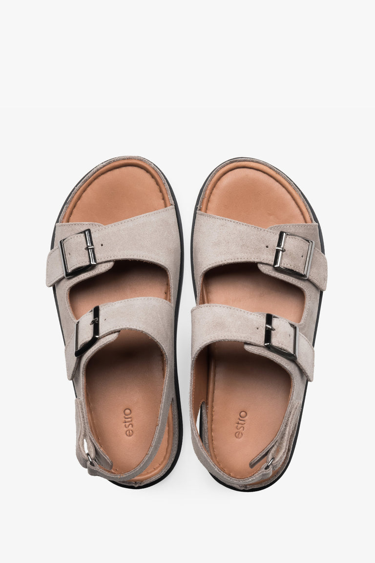 Beige women’s Estro comfort sandals made of natural suede with adjustable straps.