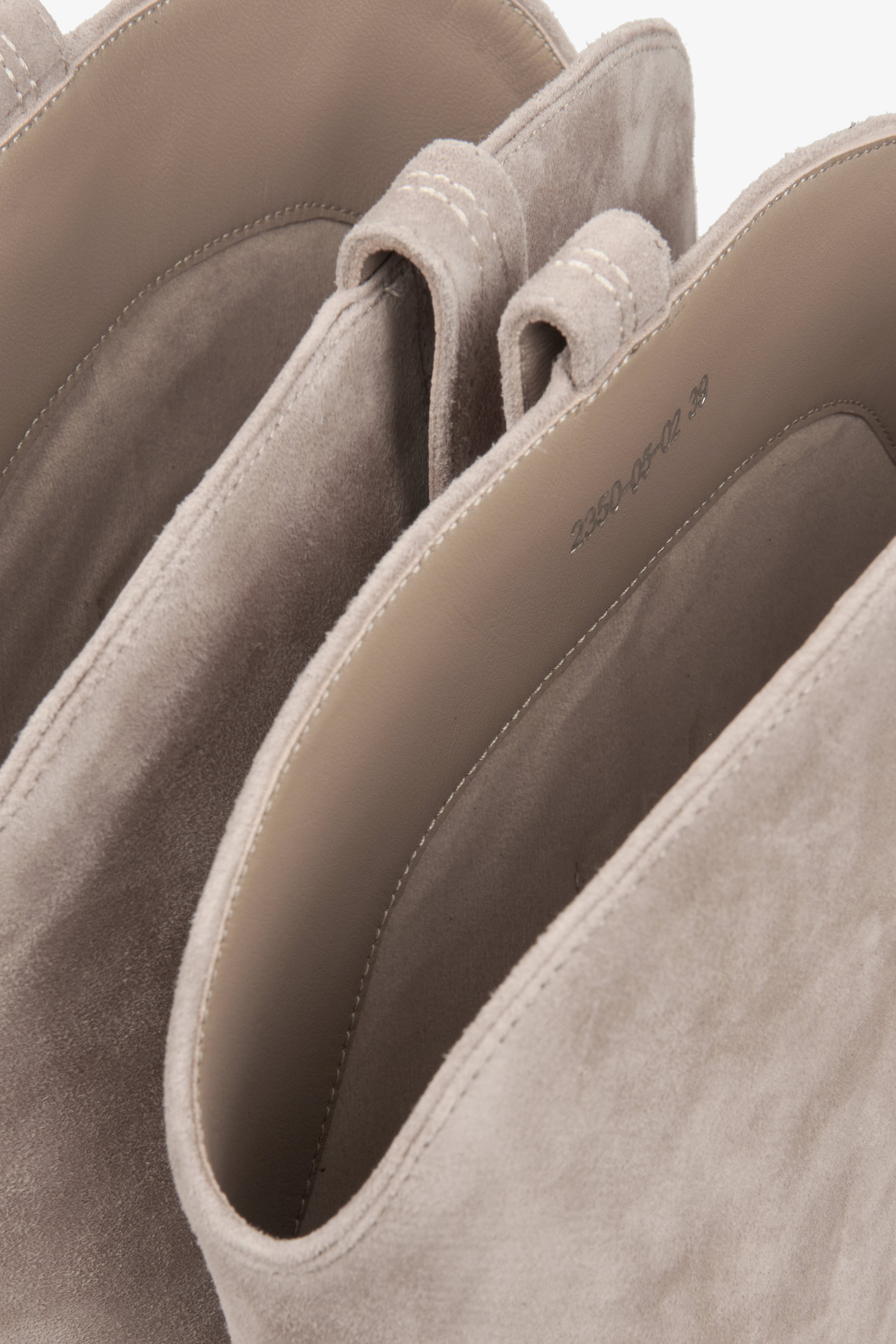 Natural suede women's beige cowboy boots with a high shaft by Estro - details.