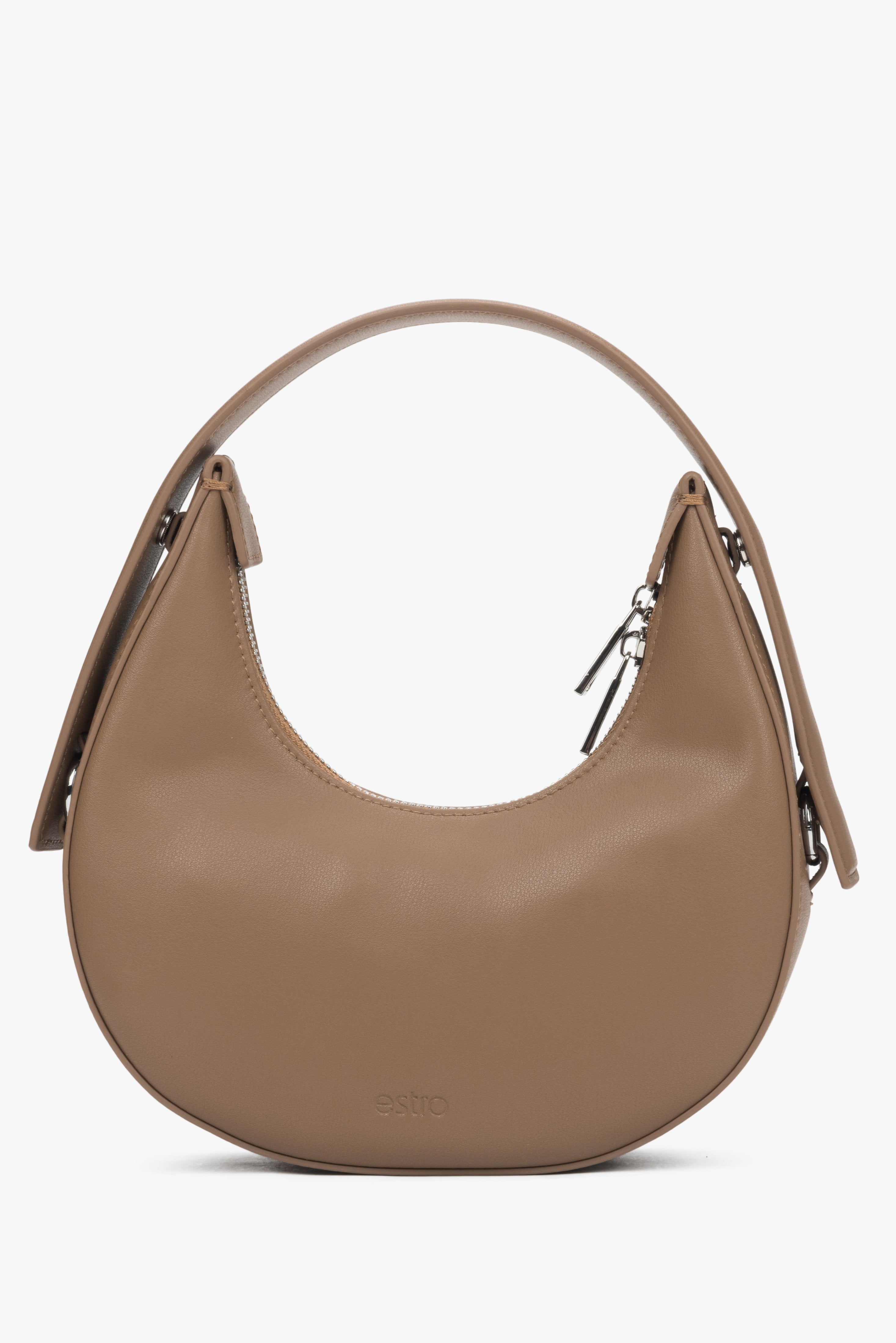 The Women's Beige Crescent-Shaped Bag from Estro is a perfect blend of elegance and practicality, ideal for any occasion.