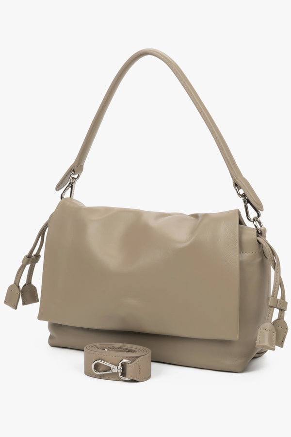 Women's Beige Genuine Leather Crossbody Bag with Magnetic Closure Estro ER00120130.