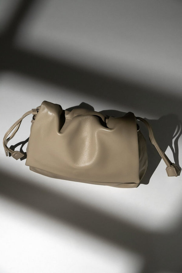 Women's Beige Genuine Leather Crossbody Bag with Magnetic Closure Estro ER00120130