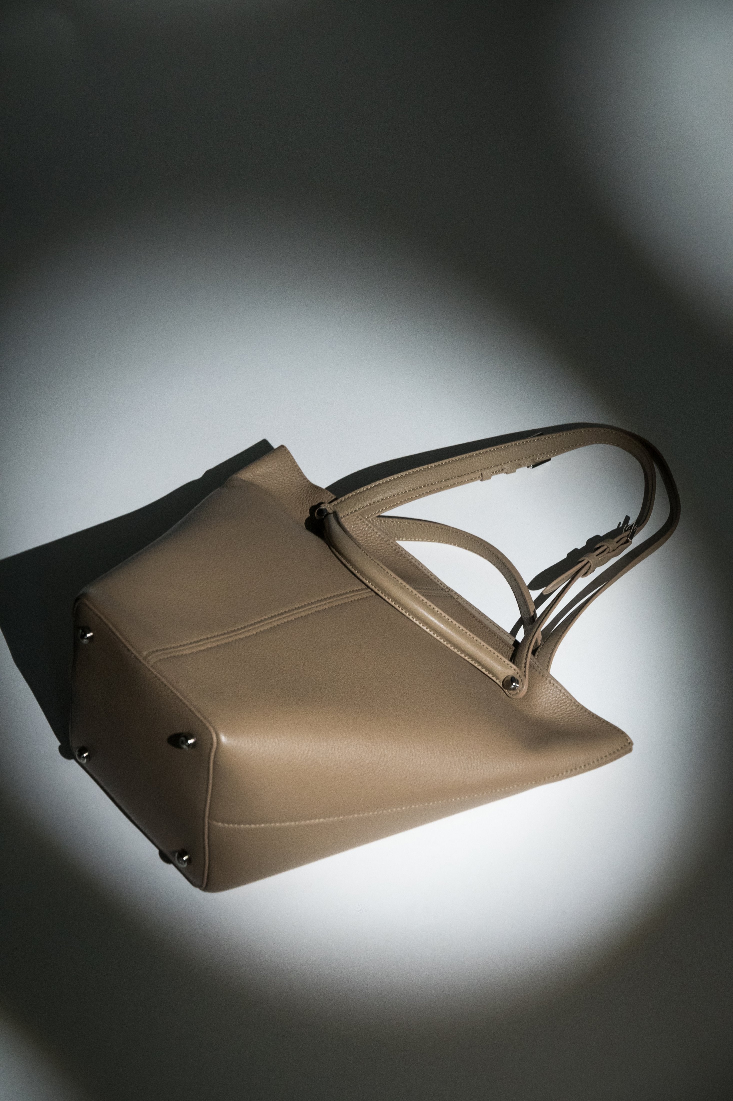 Genuine Leather, Beige Women's Tote Bag With Adjustable Handles Estro ER00120124.