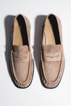 Beige women's loafers Estro, made of natural velour, with decorative stitching.