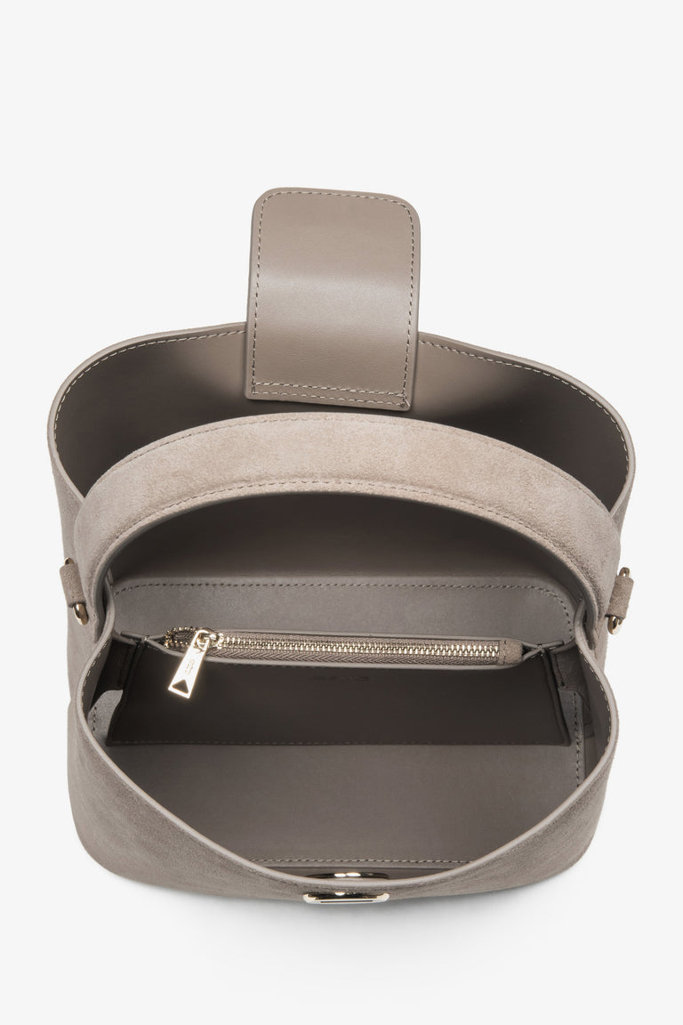 Natural velour women’s beige handheld bag Estro.
