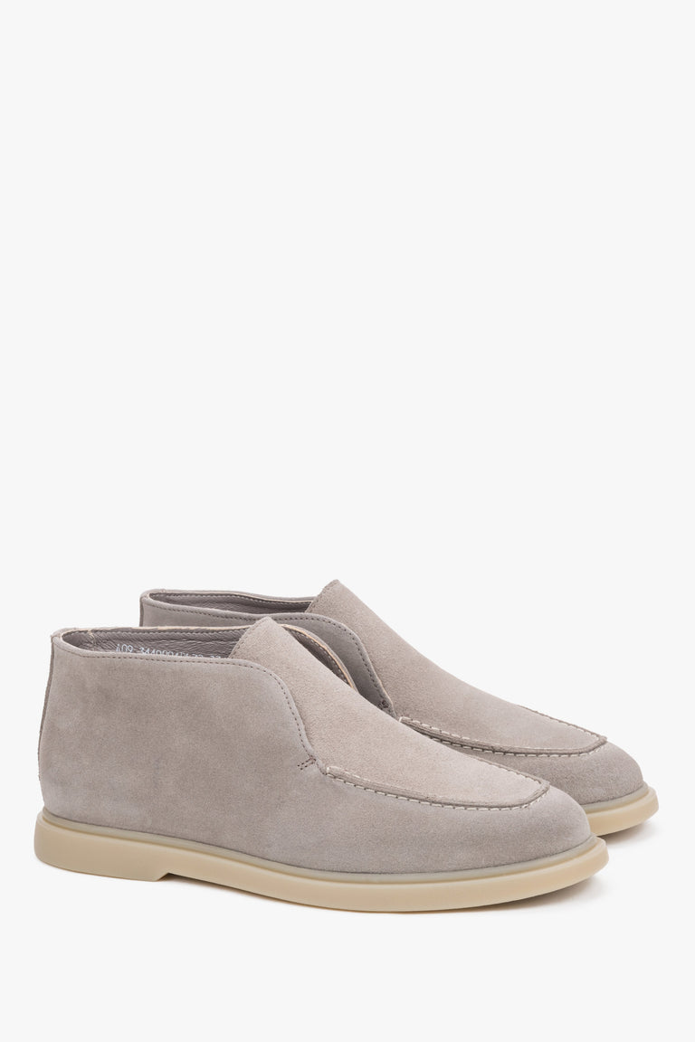 Elegant Women's High Loafers Estro Crafted from Beige Italian Velour.