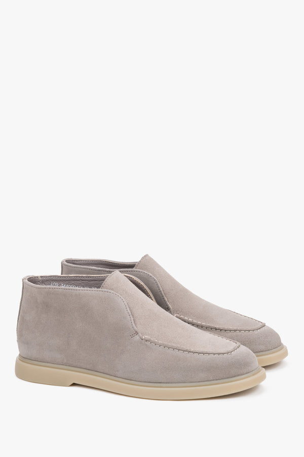 Elegant Women's High Loafers Estro Crafted from Beige Italian Velour.