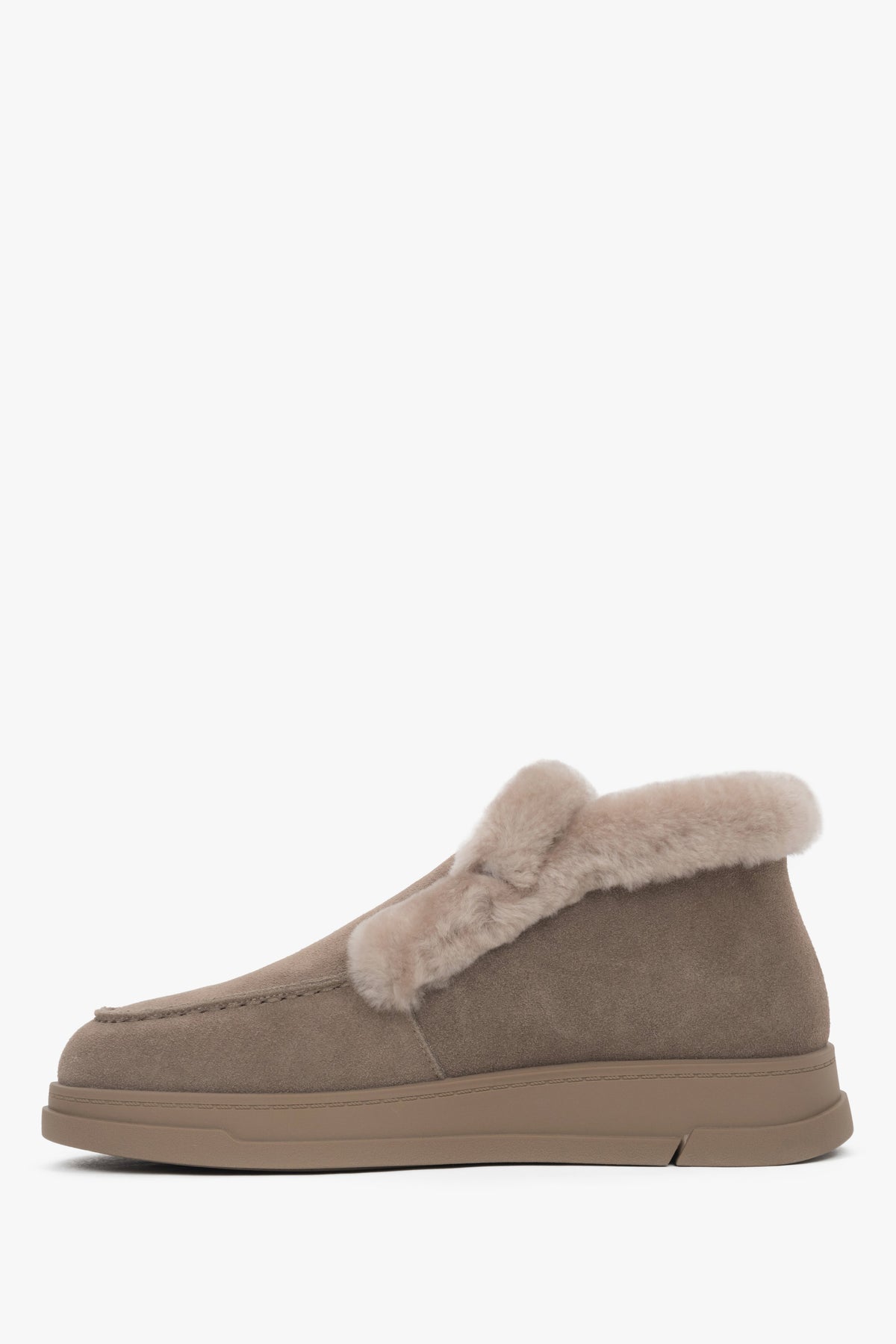 Elegant high-top velour loafers with plush fur interior for extra warmth.