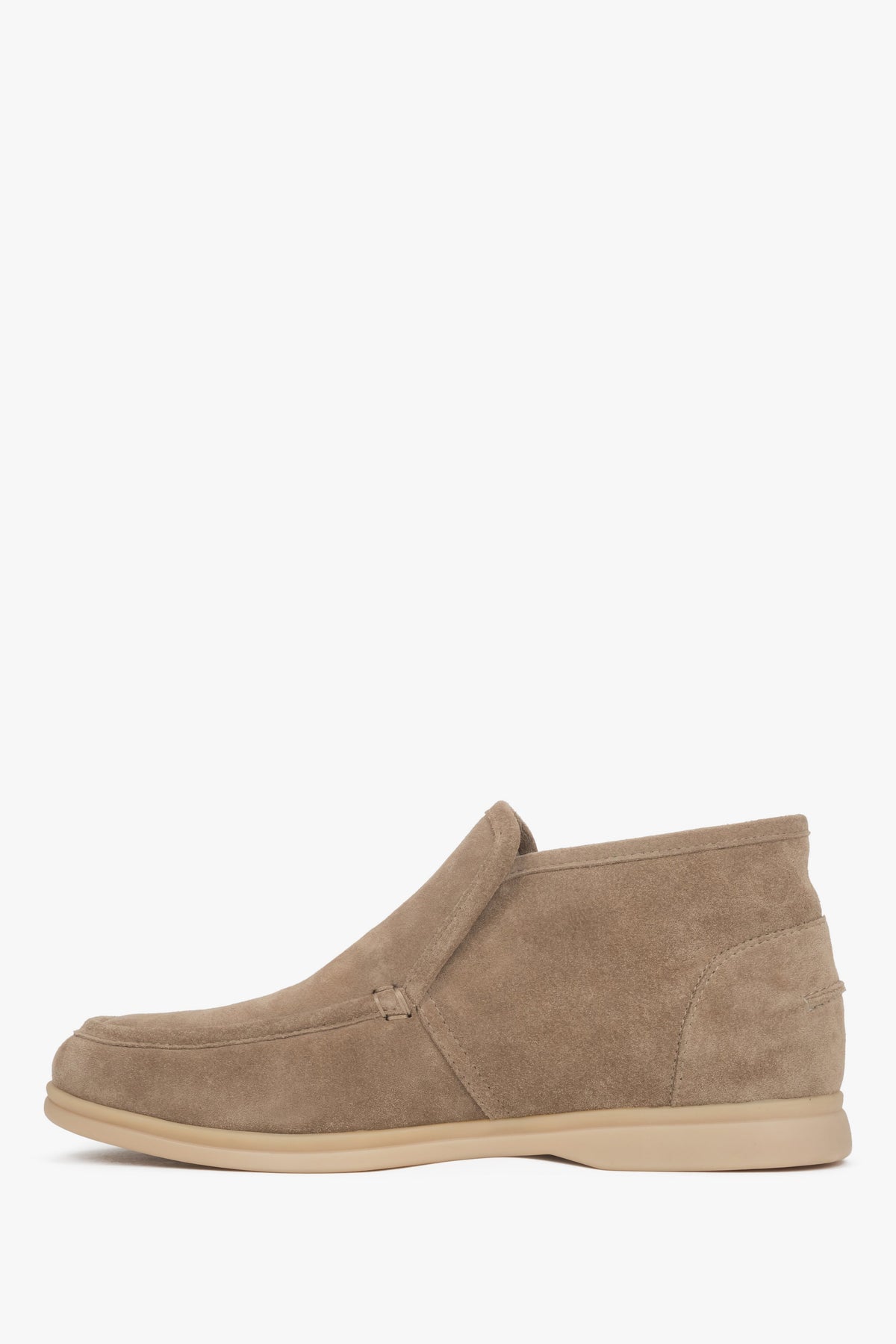 Minimalist women’s beige loafers featuring a soft heel counter and clean silhouette.