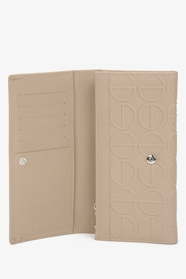 Estro women's beige leather wallet in a continental design.