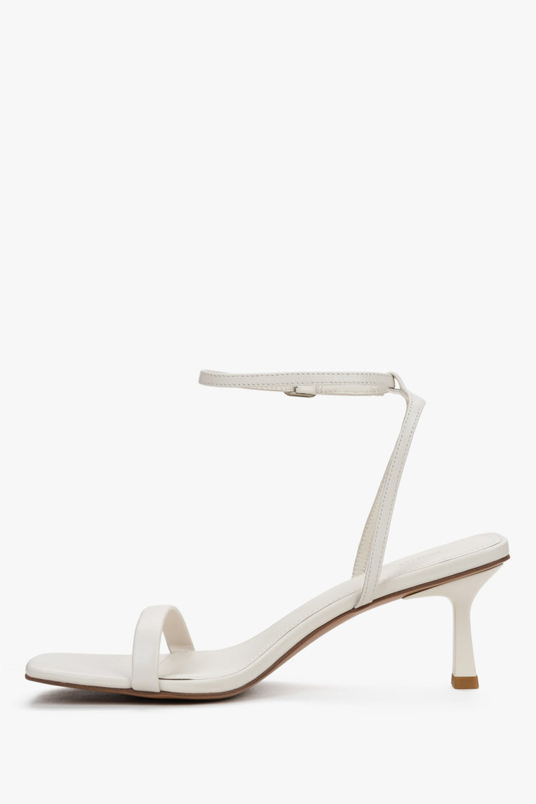 Women's beige leather sandals with square toe and buckle fastening.