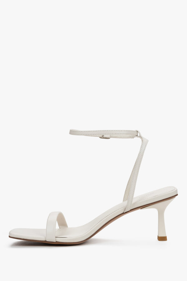 Women's beige leather sandals with square toe and buckle fastening.