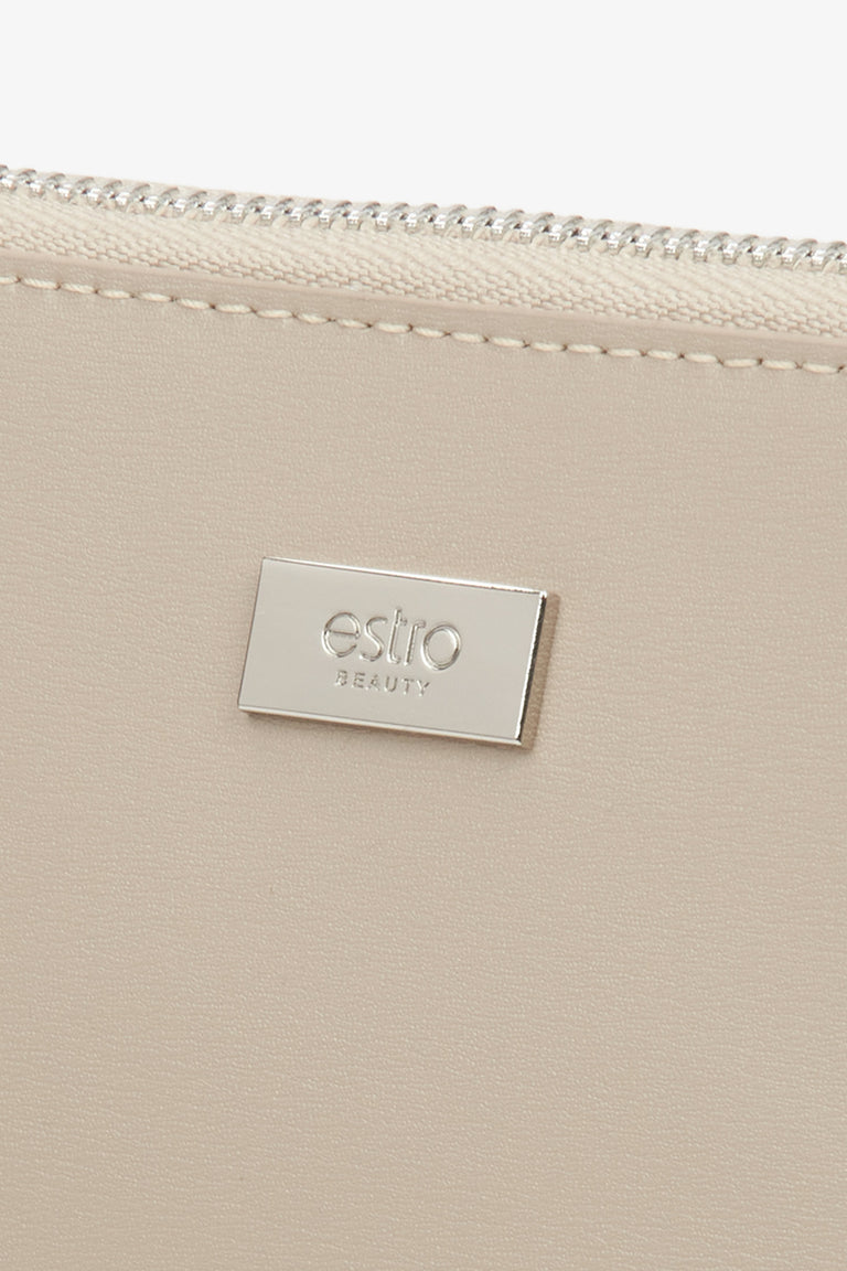 Estro's elegant beige leather makeup bag for women - details.