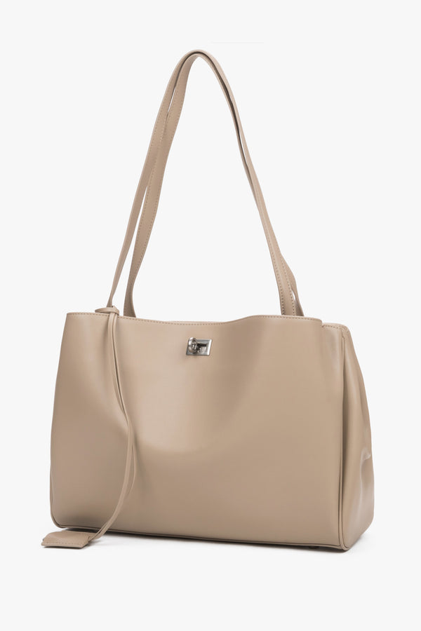Front view of women's beige leather shoulder bag by Estro