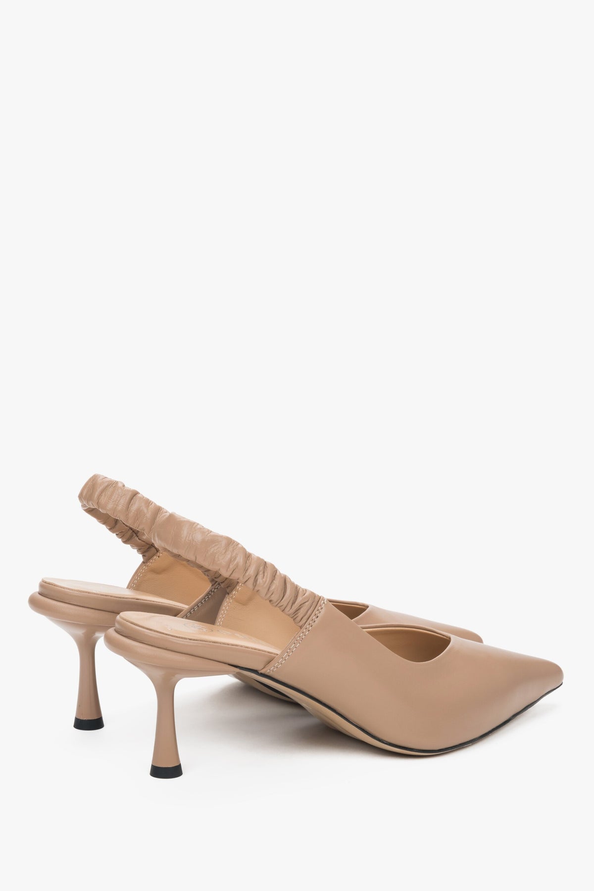 Women's beige slingbacks by Estro made of genuine leather.
