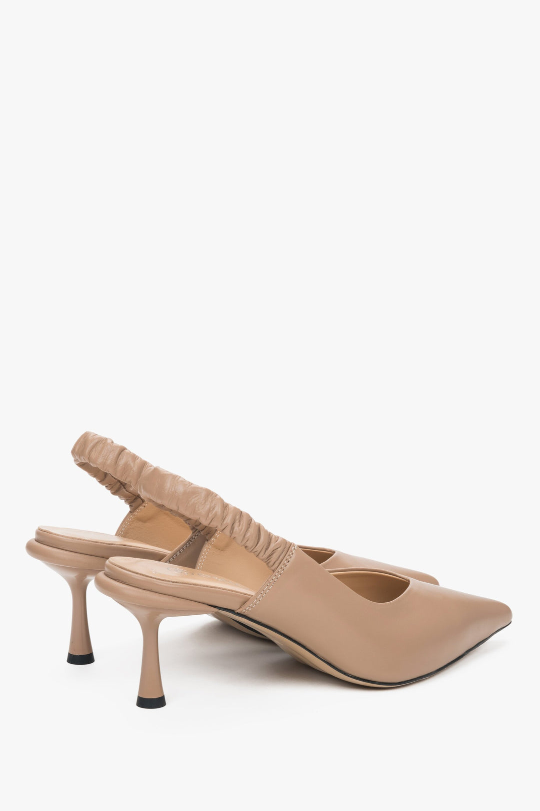 Women's beige slingbacks by Estro made of genuine leather.