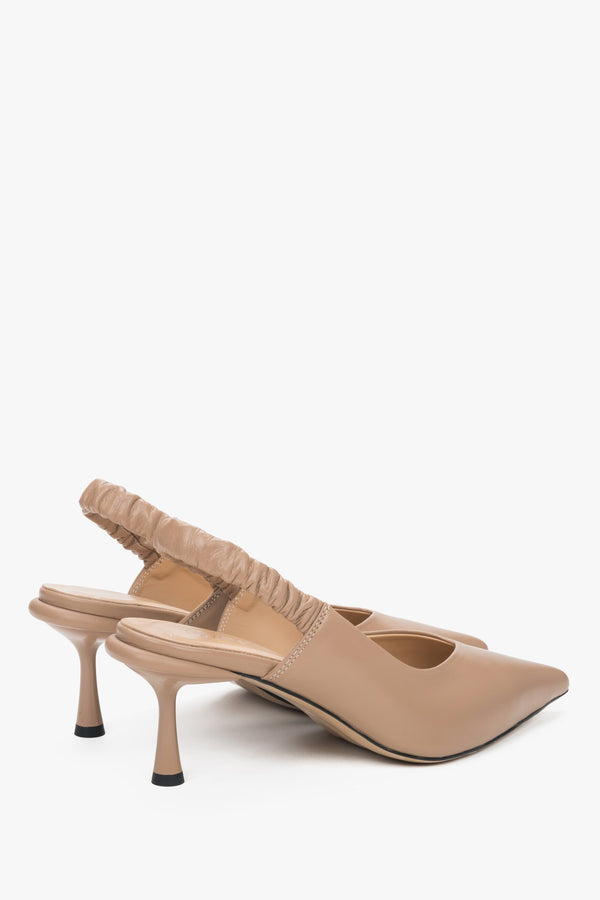 Women's beige slingbacks by Estro made of genuine leather.