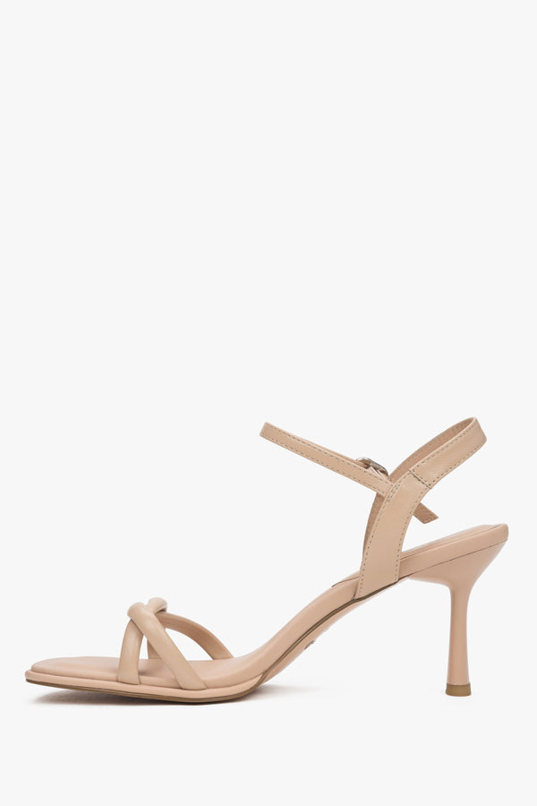 Estro beige women’s leather stiletto sandals with thin straps.