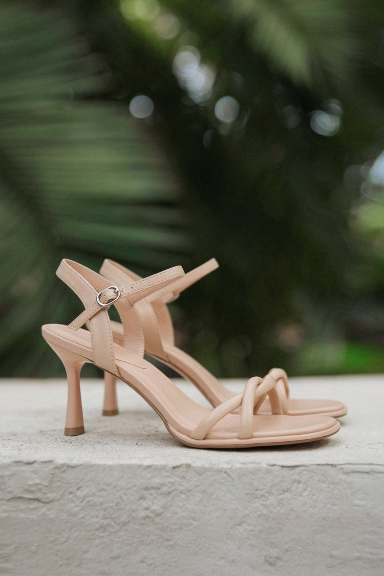 Women's Beige Leather Stiletto Sandals with Thin Straps Estro ER00117201.