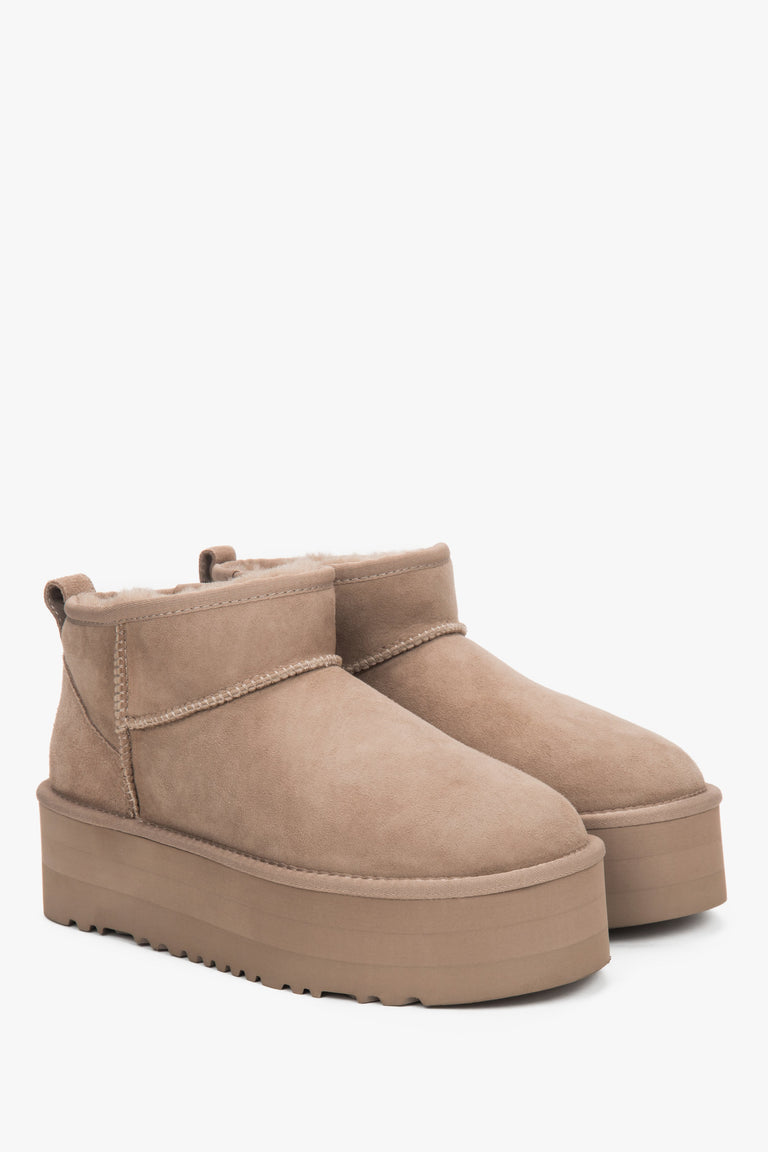 Women’s beige platform snow boots made of genuine velour with a fur lining, Estro.