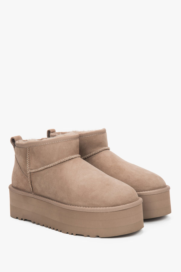 Women’s beige platform snow boots made of genuine velour with a fur lining, Estro.