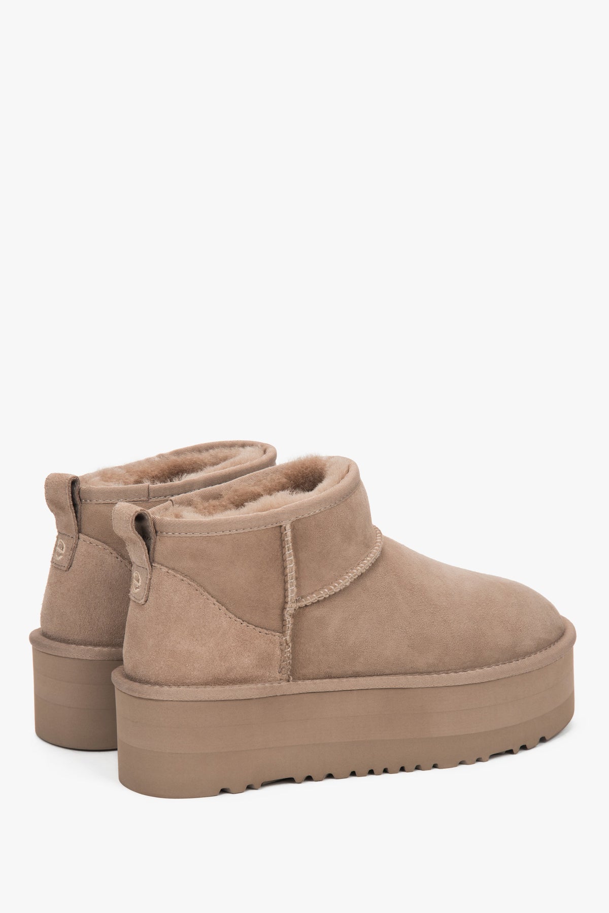 Women’s beige platform snow boots by Estro, made of genuine velour with a fur lining.