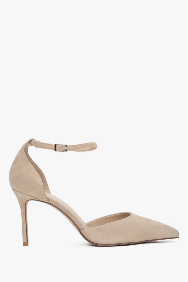 Made of natural velour, beige high-heeled shoes with a buckle by Estro.