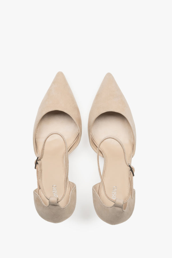 Beige high-heeled shoes in natural velour with a buckle by Estro.