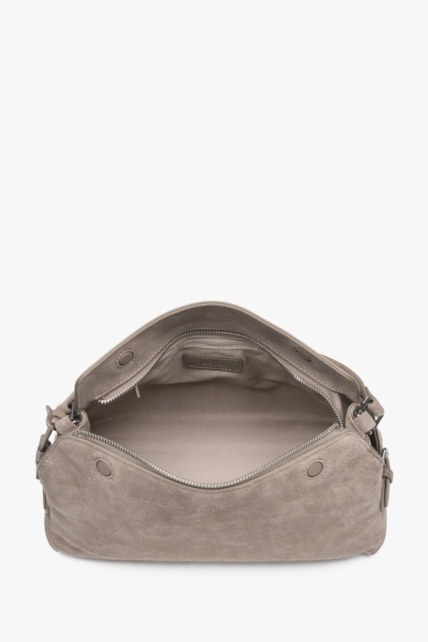 Women’s beige shoulder bag made of genuine velour.