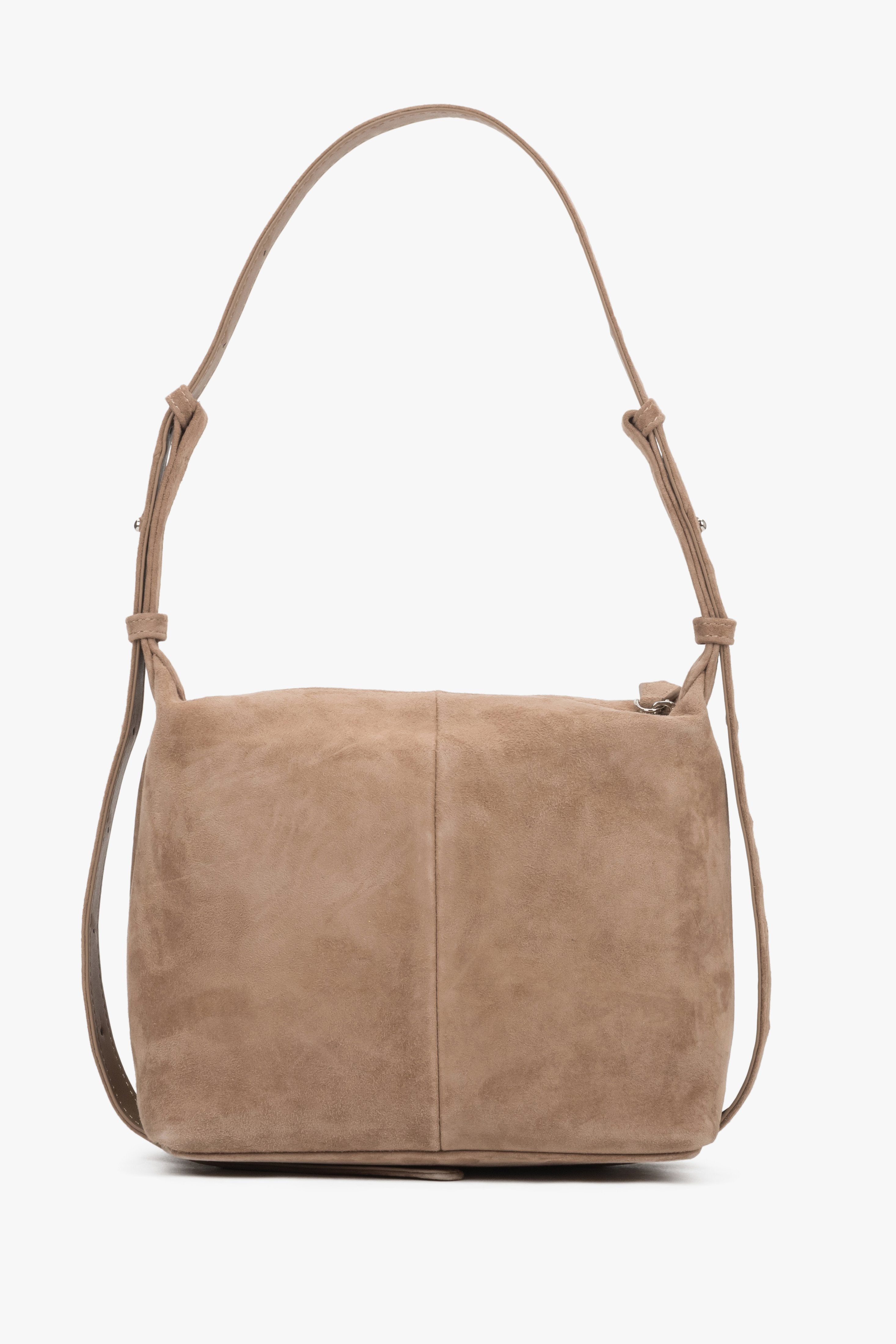 Small shoulder bag with a width of 25 cm, exposing the optimal depth of 10.5 cm and the rich softness of natural genuine suede.
