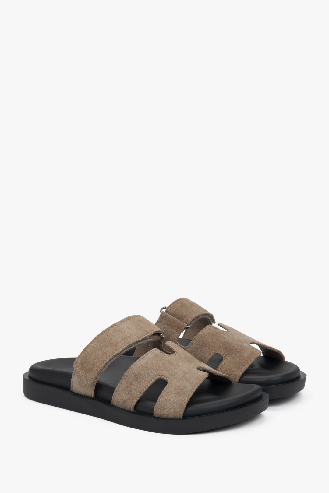Slip-on women’s sandals in beige velour with a flat PU sole.