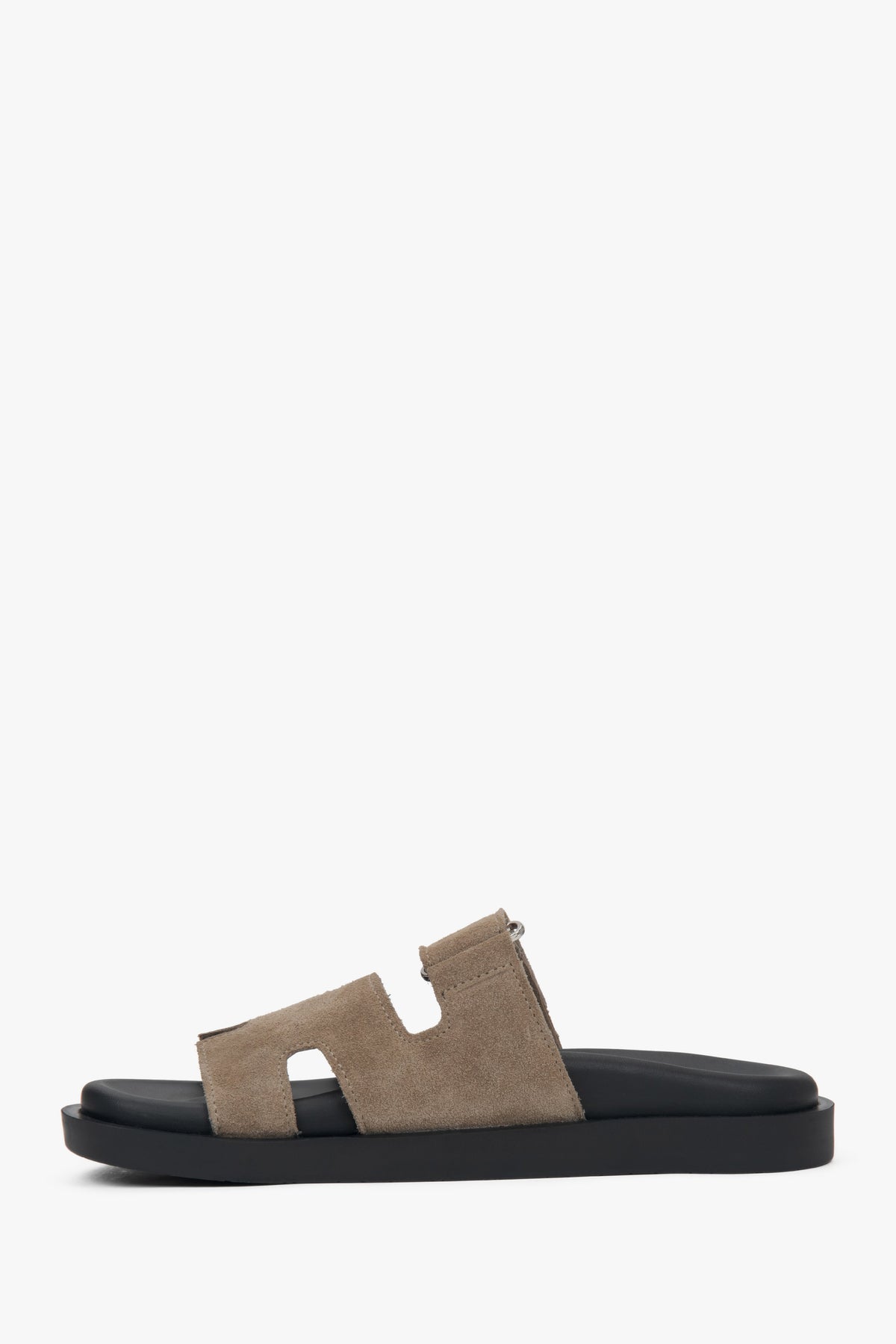 Elegant beige women’s sandals with soft leather lining for all-day comfort.