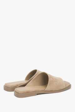 Comfortable summer slide sandals with a raised side upper detail for enhanced support, Estro.