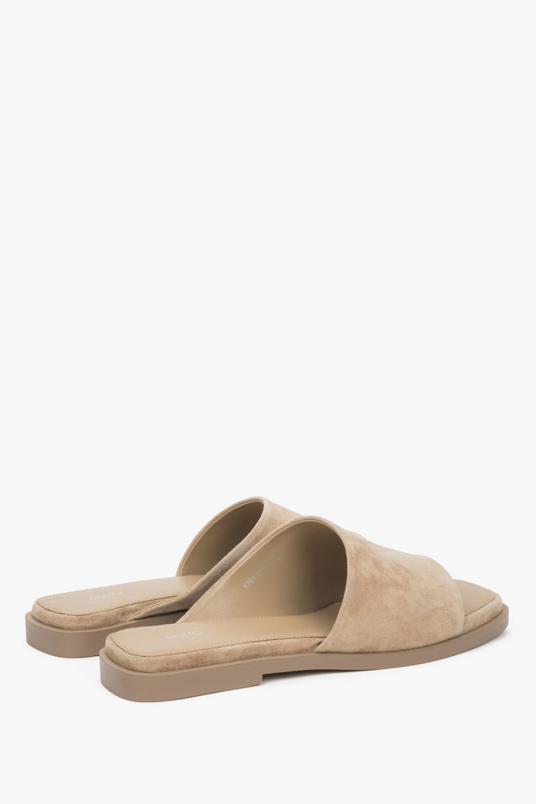 Comfortable summer slide sandals with a raised side upper detail for enhanced support, Estro.