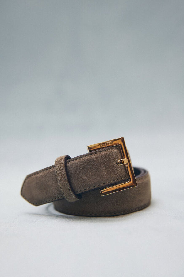 Women's thin beige belt made of genuine velour with a gold buckle, Estro ER00118273.