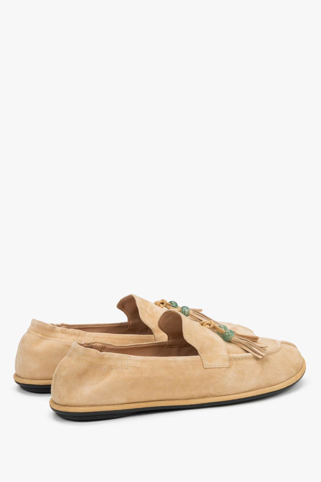 The back of the shoe showing the precise finish of the heel counter, the low-profile instep design, and the noble texture of premium natural velour.