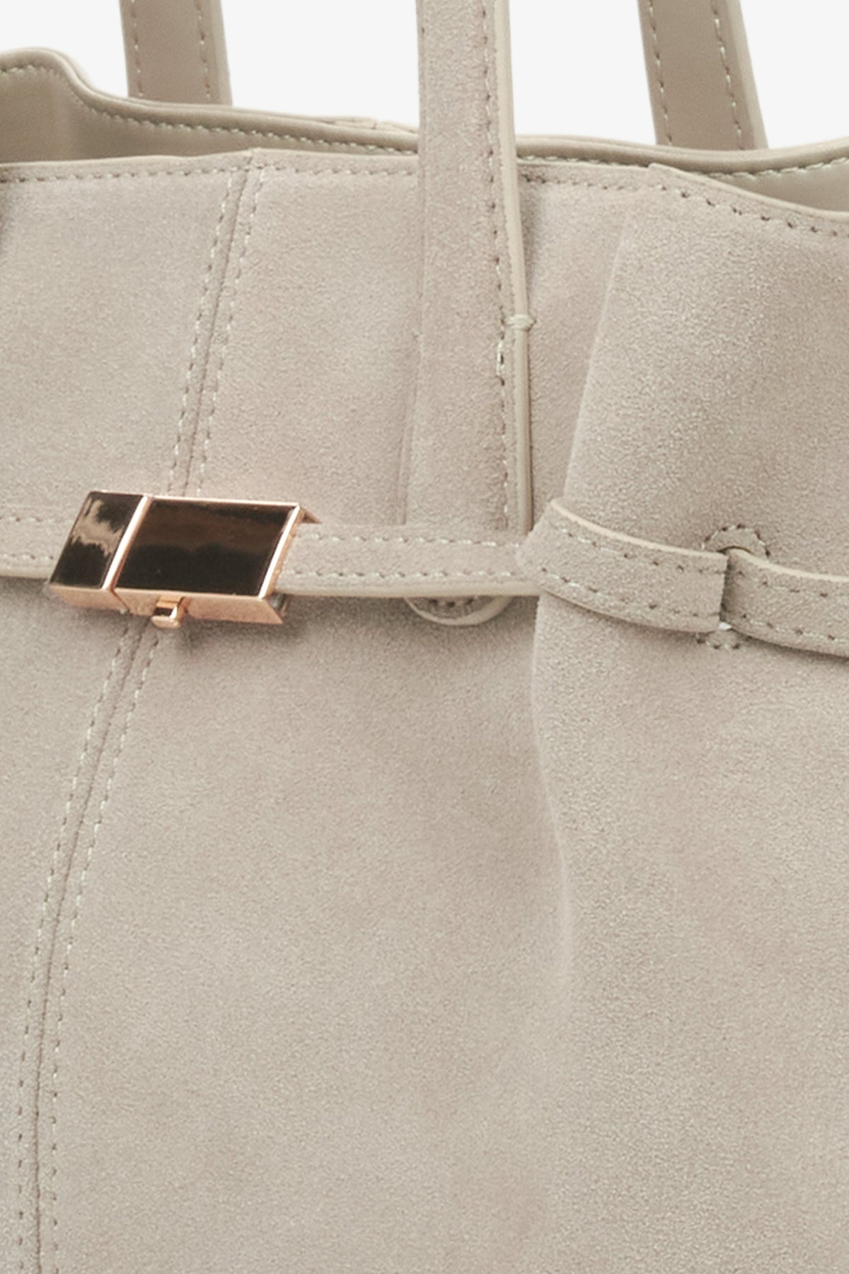 Women's beige velour handbag, designed by Estro, with elegant long handles - details.