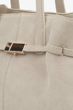 Women's beige velour handbag, designed by Estro, with elegant long handles - details.