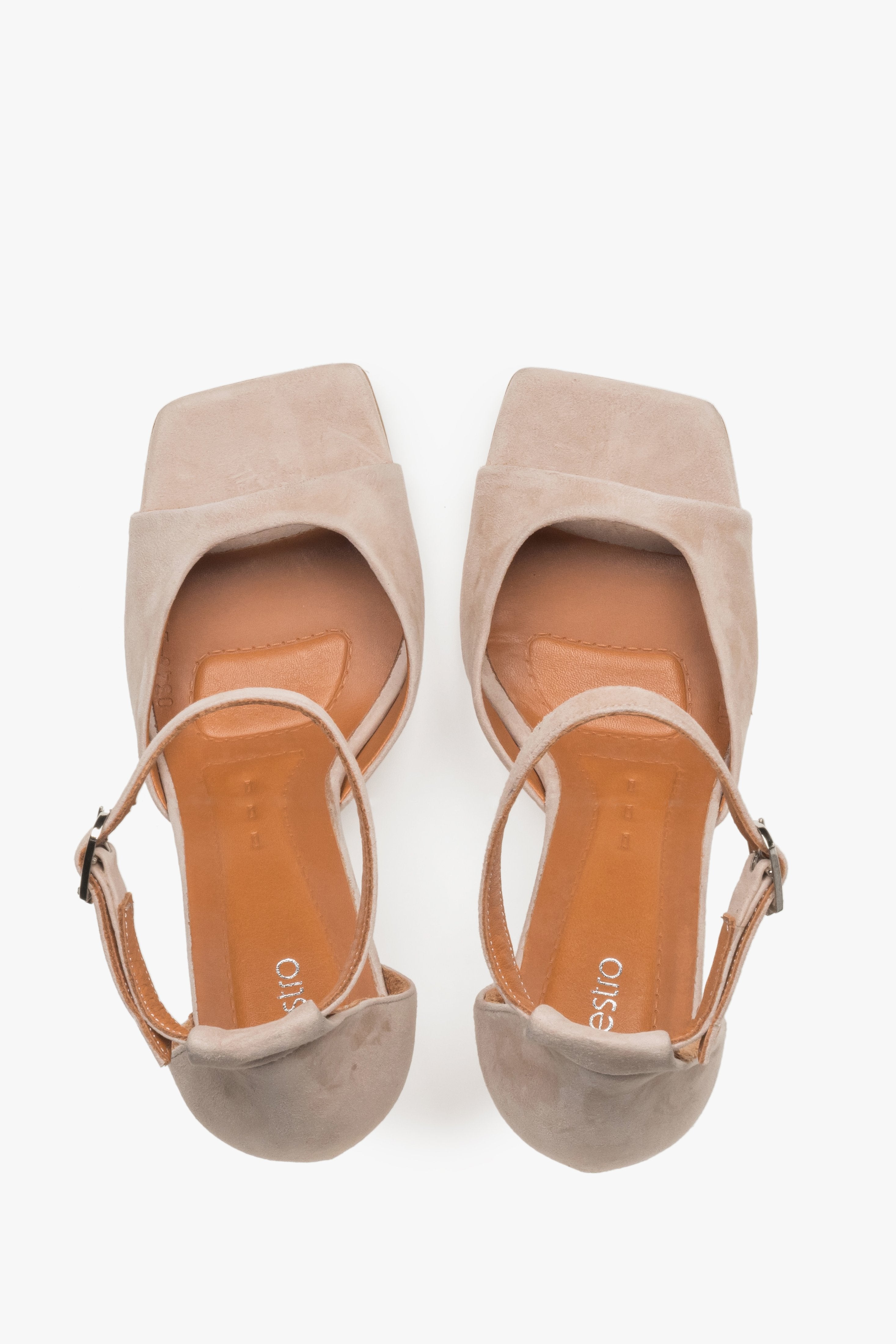 Elegant women’s velour sandals by Estro, featuring delicate straps and a precise classic buckle fastening.