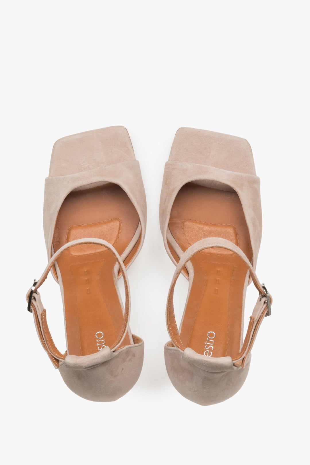 Elegant women’s velour sandals by Estro, featuring delicate straps and a precise classic buckle fastening.