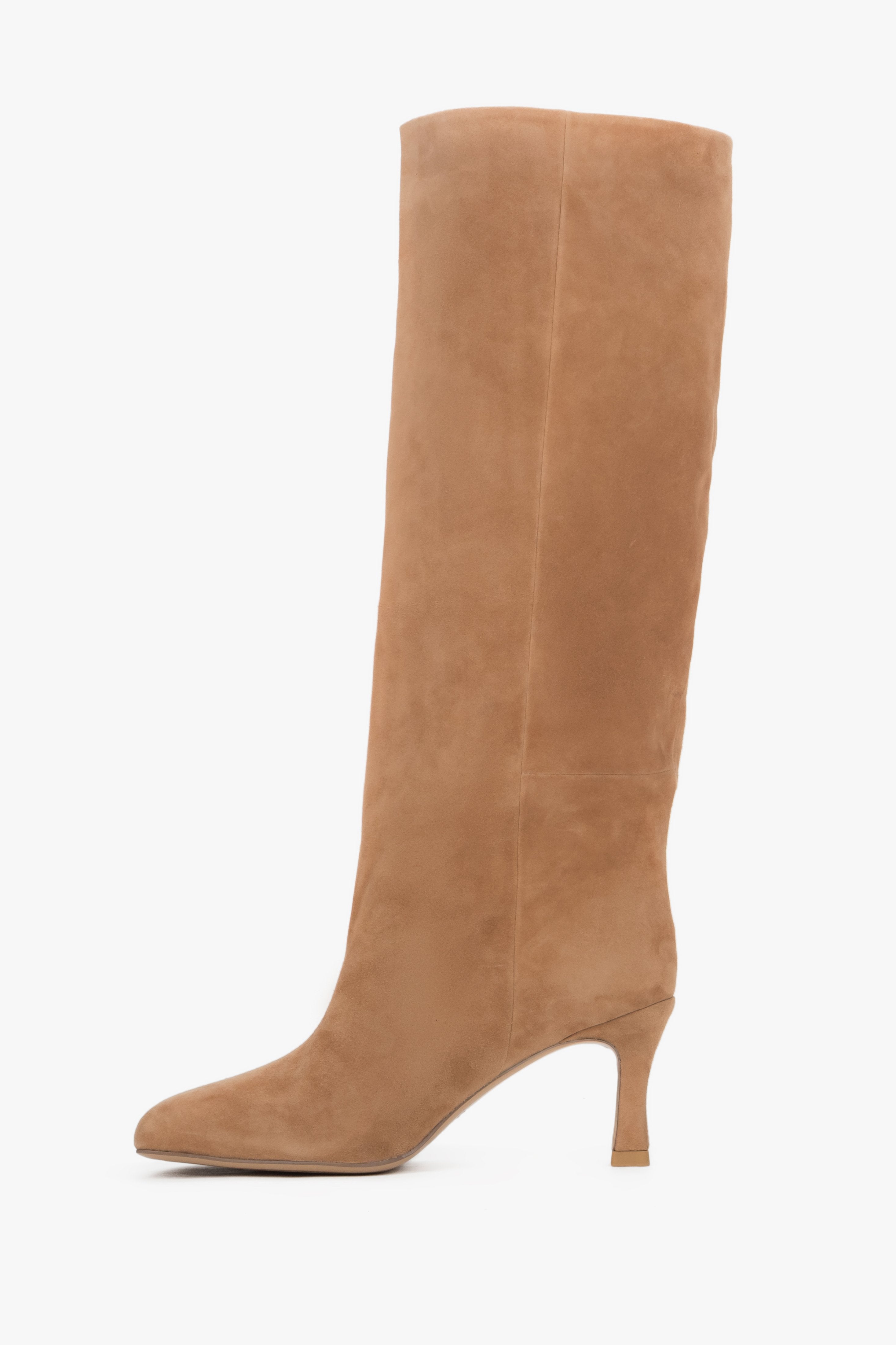 Women’s beige knee-high boots in natural velour with a stable funnel heel Estro.