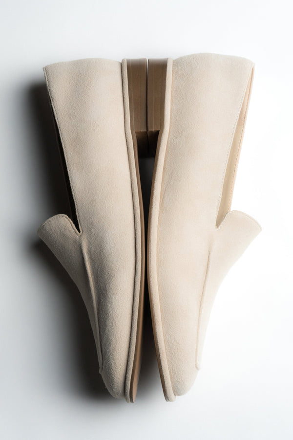 Side detail of women's beige velour loafers by Estro