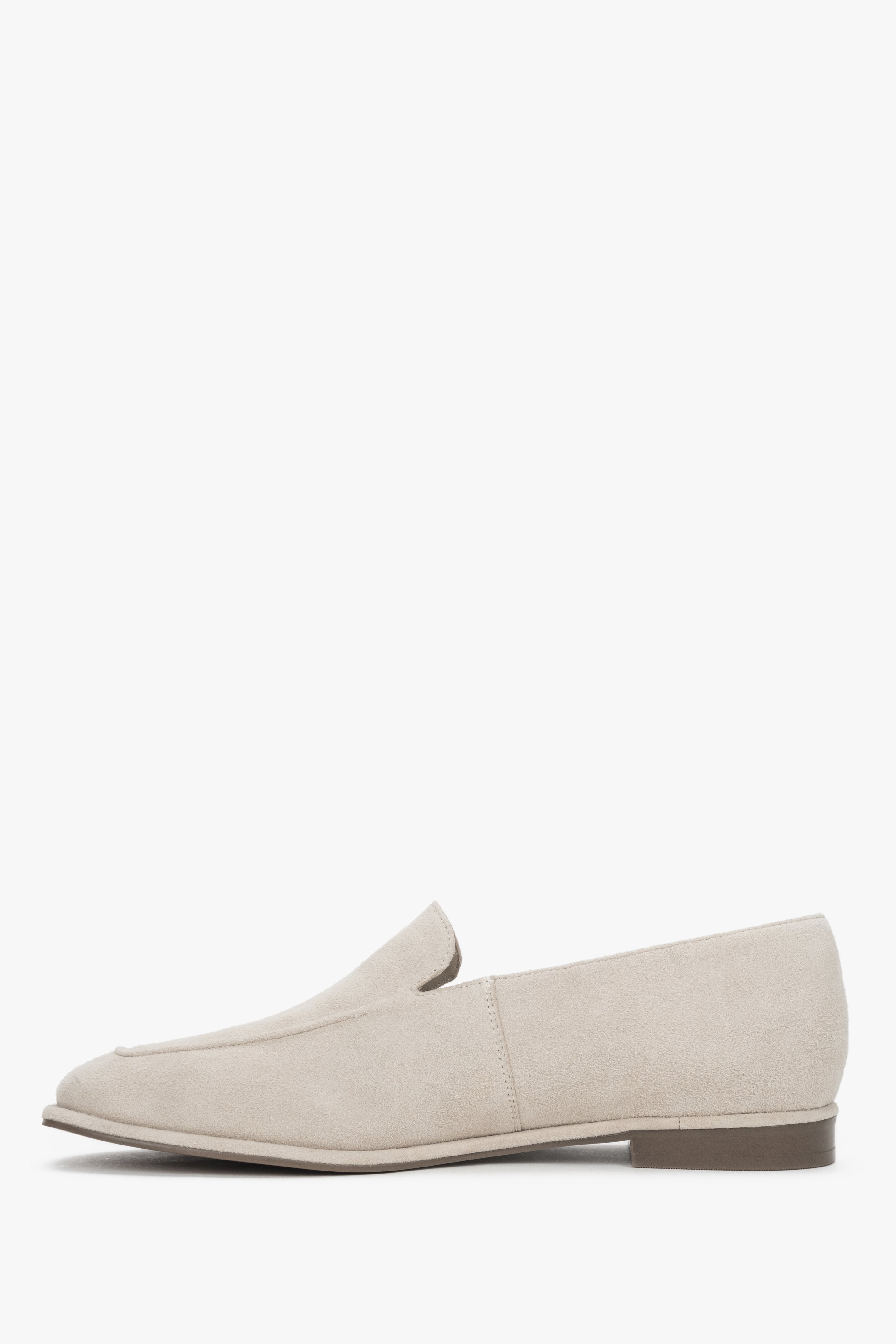 Low side view of women's beige velour loafers by Estro