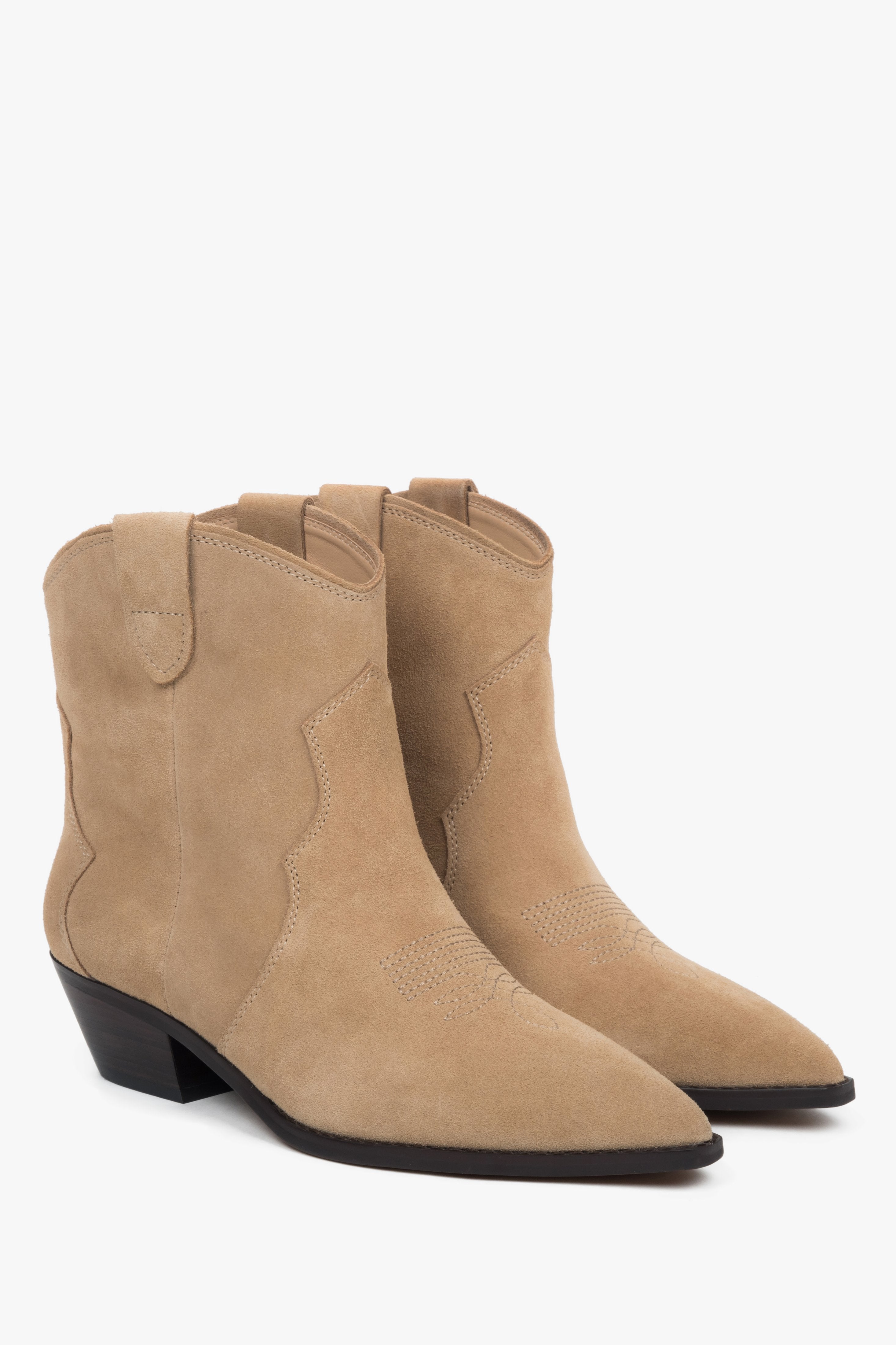 Women’s low, beige cowboy boots made of genuine velour Estro.
