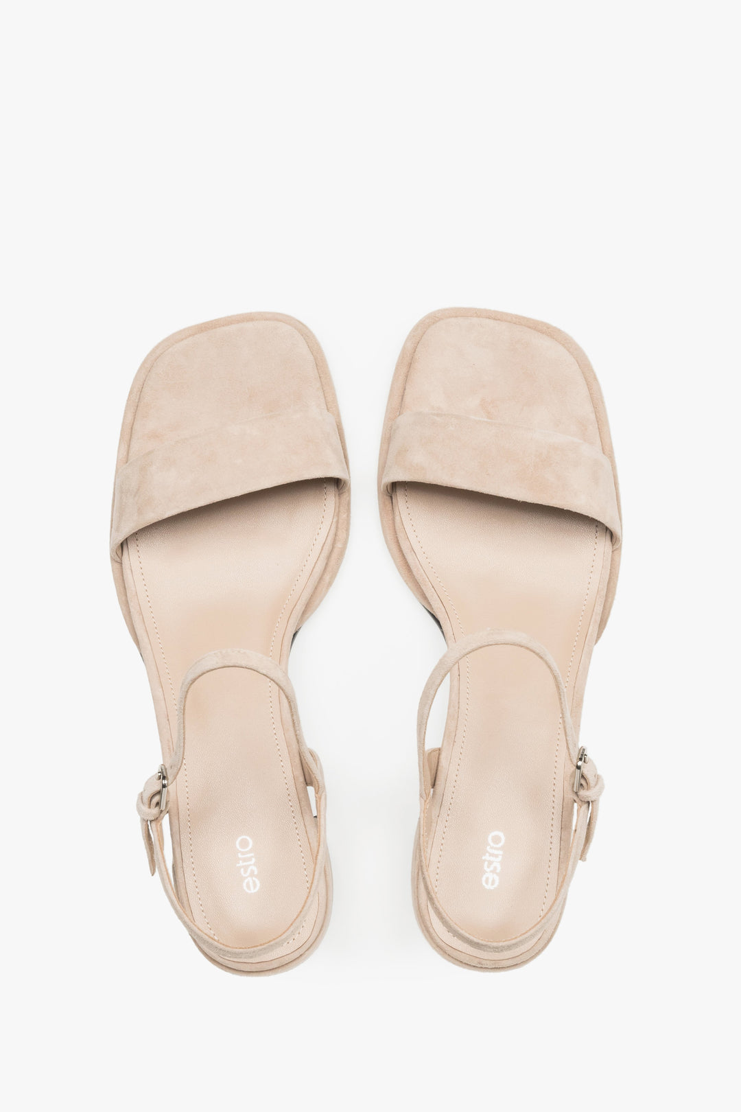 Estro beige sandals featuring premium natural chevro kidskin lining for comfort.