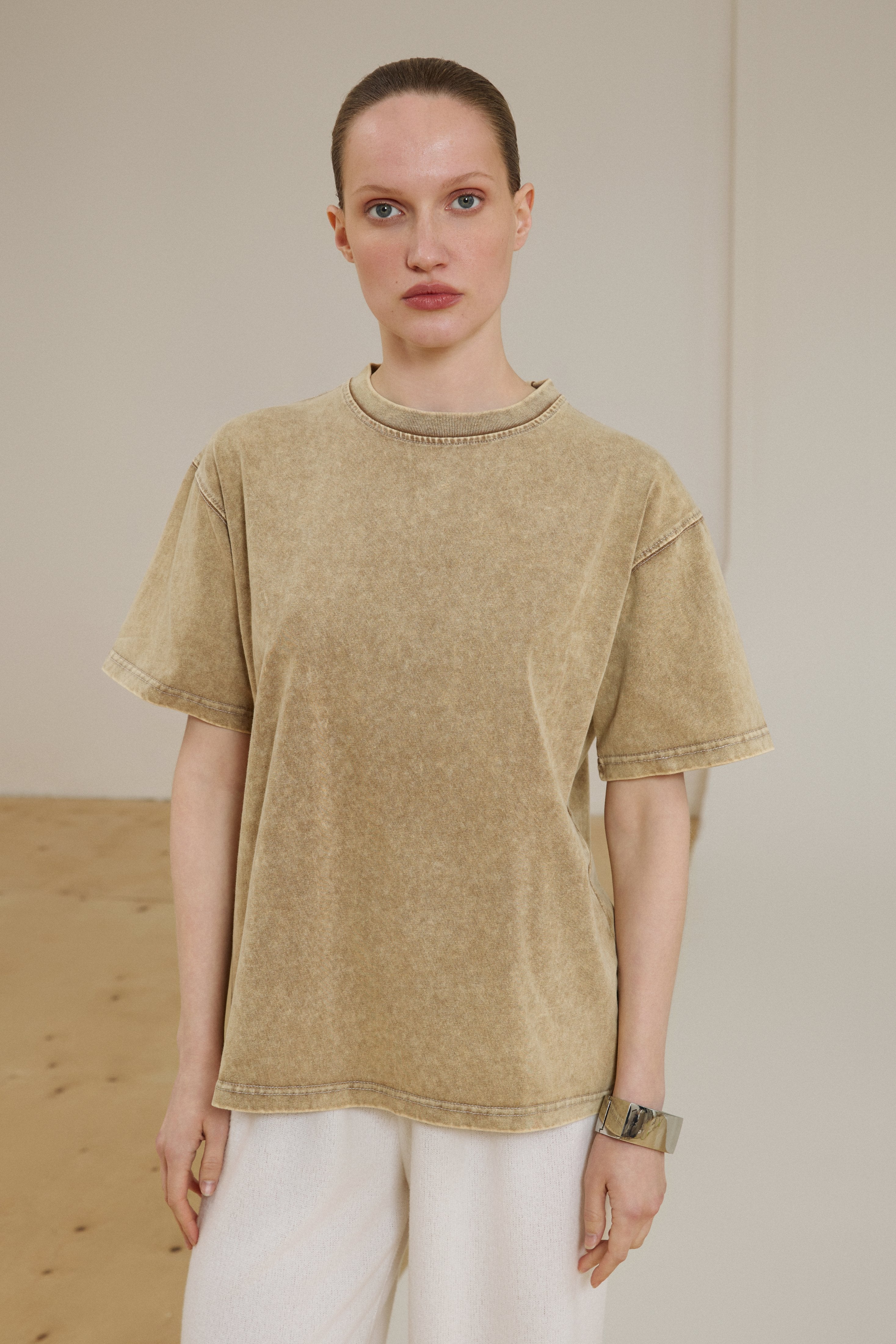 Women's Beige Washed-Effect Boxy-Style Cotton T-shirt Estro ER00119728.