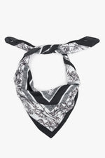 Women’s Black and White Neckerchief with a Jungle Motif Estro ER00119880.