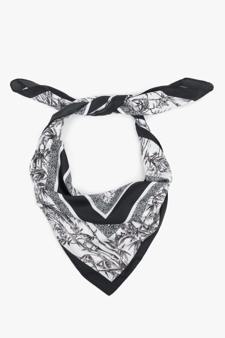 Women’s Black and White Neckerchief with a Jungle Motif Estro ER00119880.
