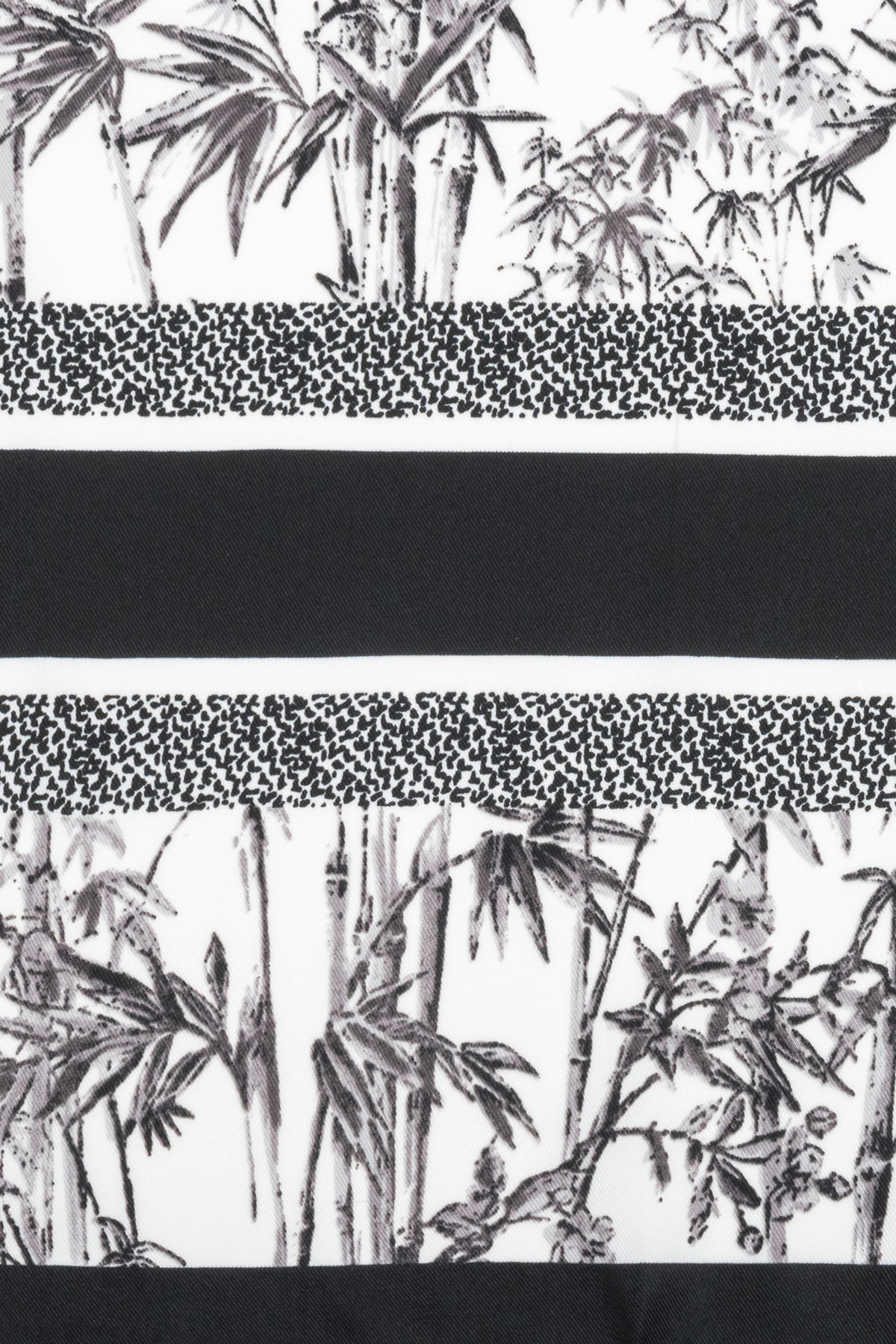 Women’s scarf in black and white with a jungle motif, by Estro.