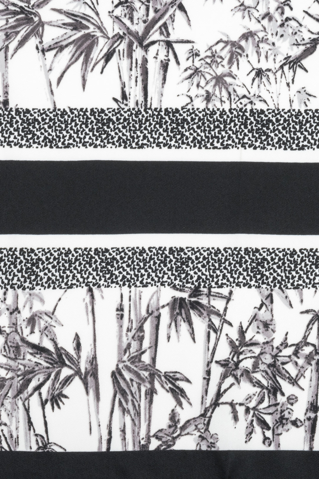 Women’s scarf in black and white with a jungle motif, by Estro.