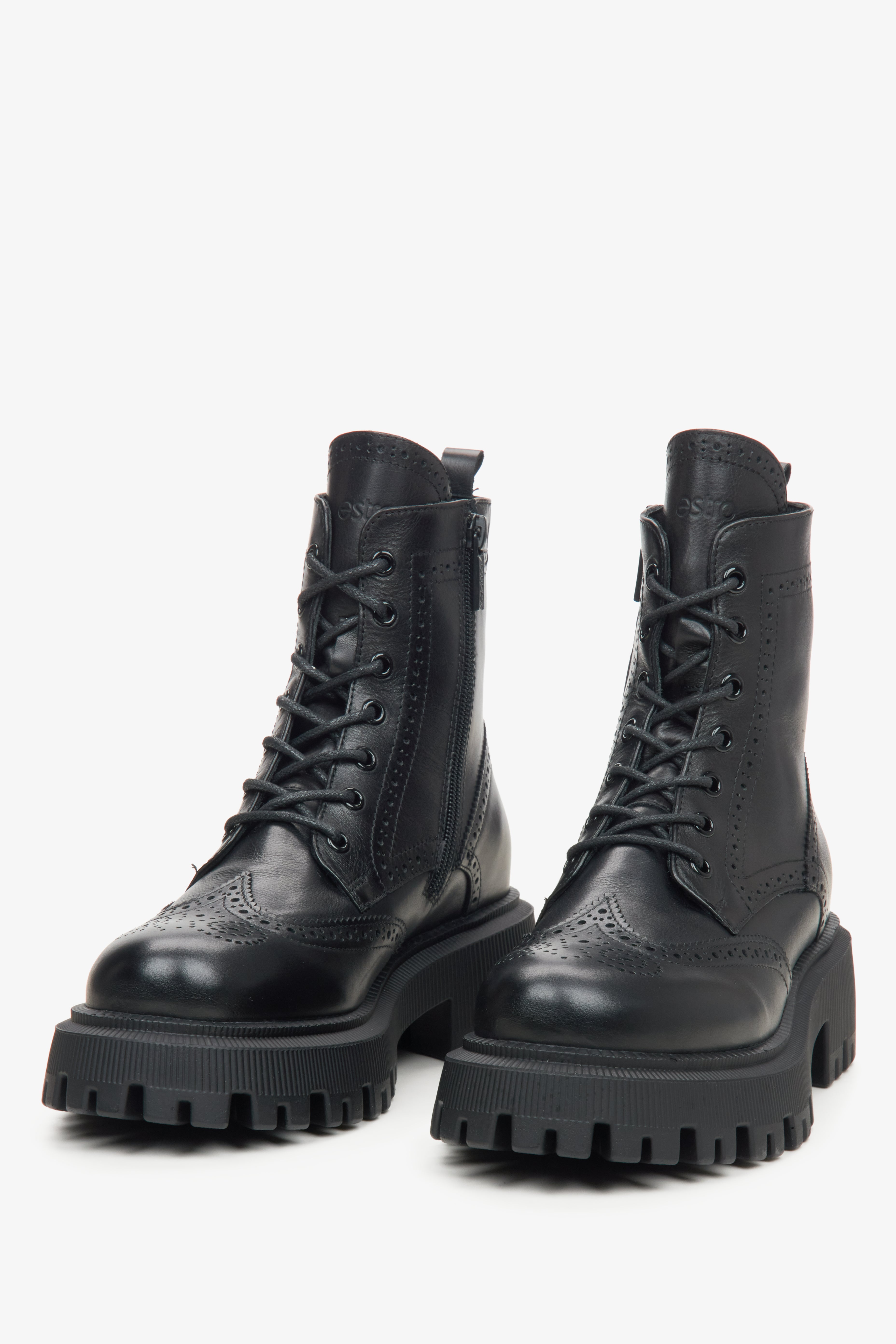 Women's black leather ankle boots Estro.